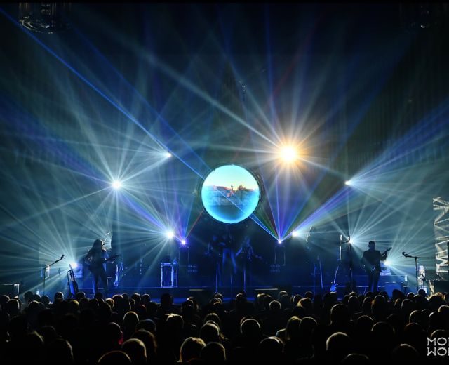 Scena i oprawa świetlna koncertu Another Pink Floyd